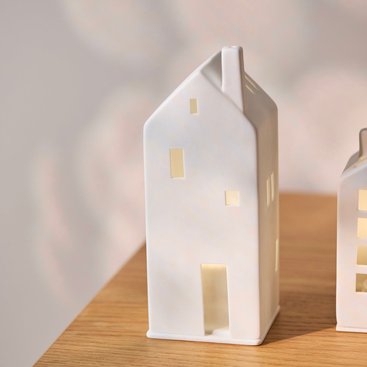 Lichthaus “Haus große Tür” | Porzellan Windlicht | räder