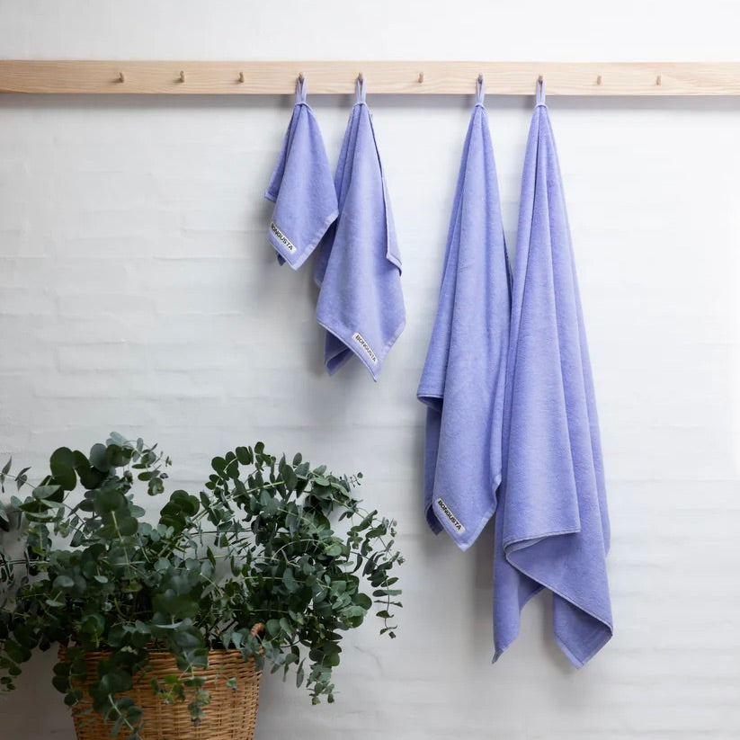 BONGUSTA Badelaken „Naram Lavender Blue 100×150 cm“ | Pastellig & groß | BONGUSTA