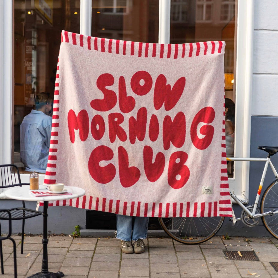 Textilwerk Decke „Slow Morning Club“ (150x200cm) | Textilwerk | Für Morgenmuffel