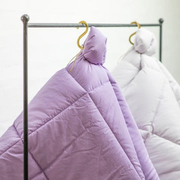 BONGUSTA Decke „Puffy Blanket Dove Grey“ | Weiche Steppdecke | Bongusta