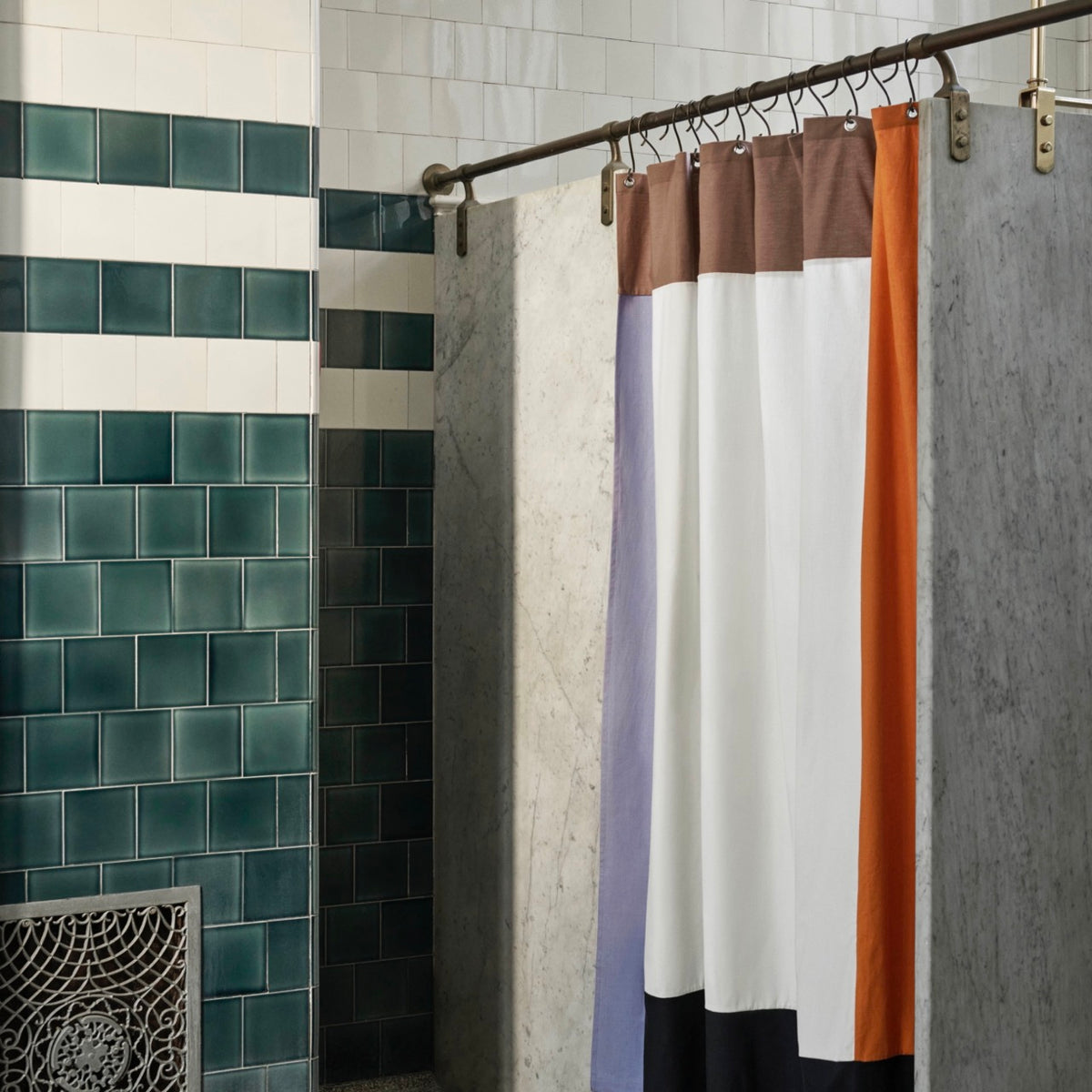 HAY Duschvorhang „Pivot Shower Curtain Cream“ | Weiches Farbspiel | HAY