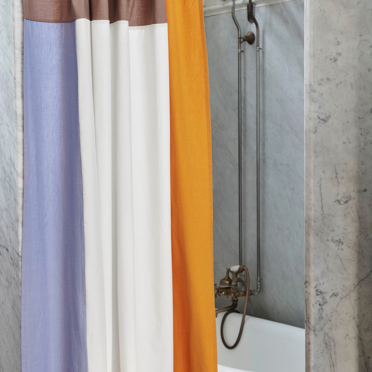 HAY Duschvorhang „Pivot Shower Curtain Cream“ | Weiches Farbspiel | HAY