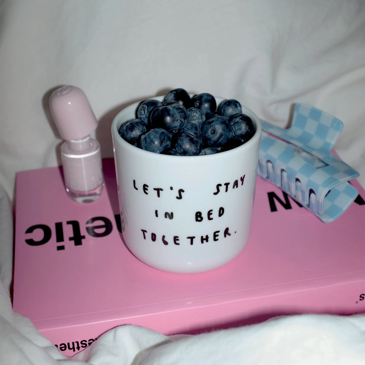 YAHYA Studio Becher „Let's Stay in Bed Together“ | Gemütlicher Spruch | YAHYA Studio