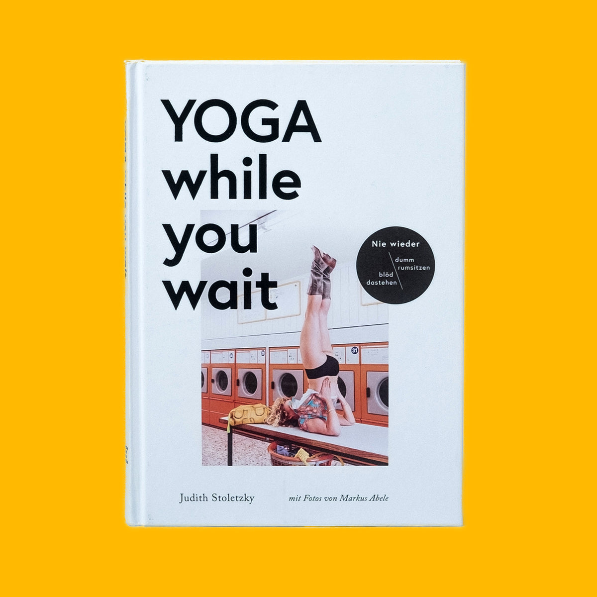 artfolio Buch „Yoga While You Wait“ | artfolio | Yoga für unterwegs