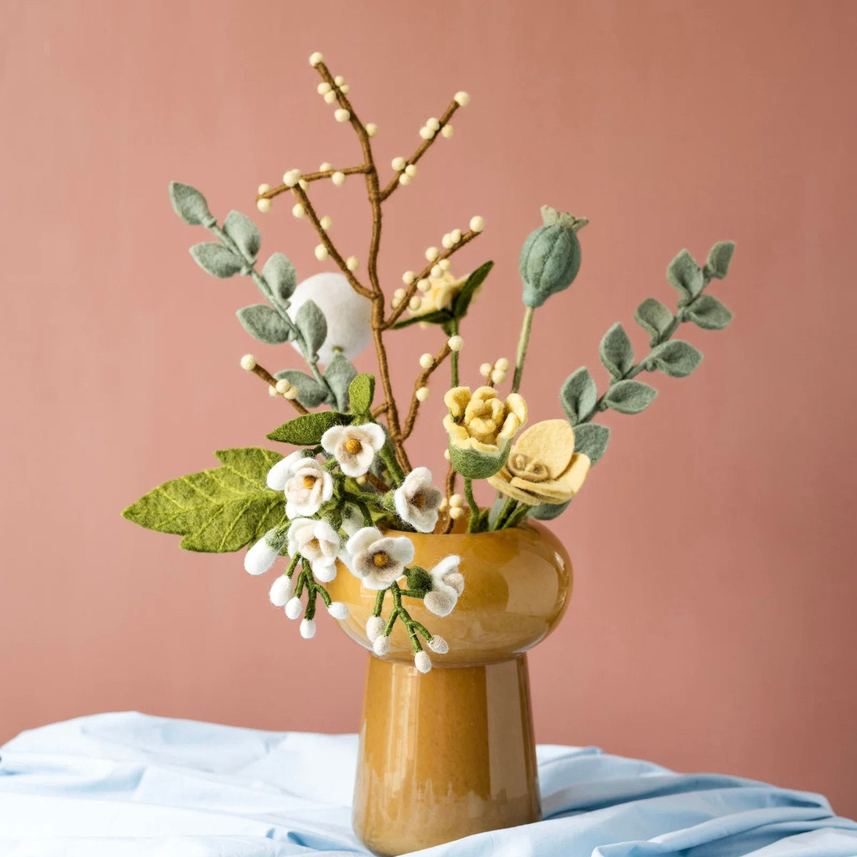 Gry & Sif Filz-Zweig “Wisteria White” | Handgefertigte Filzdeko | Gry & Sif