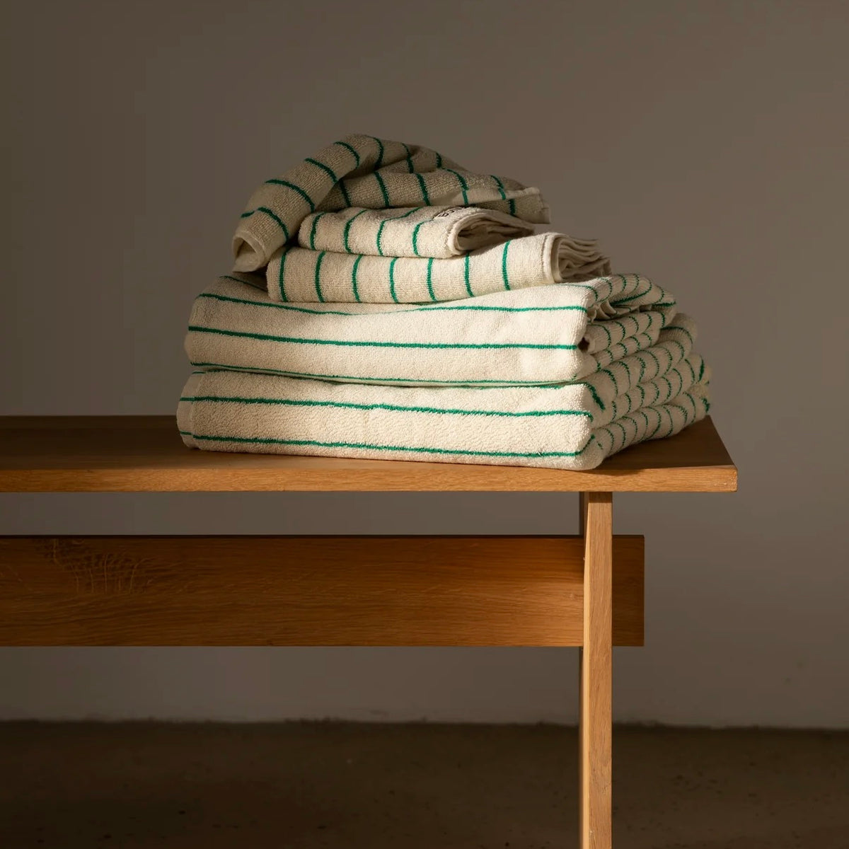 BONGUSTA Badelaken BONGUSTA “Naram Pure White & Grass” | 100x150 cm | Sanfte Farben