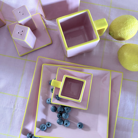 Table Machine Tischdecke “Tile” 200 x 150 cm Pink & Yellow | Statement Design | Table Machine
