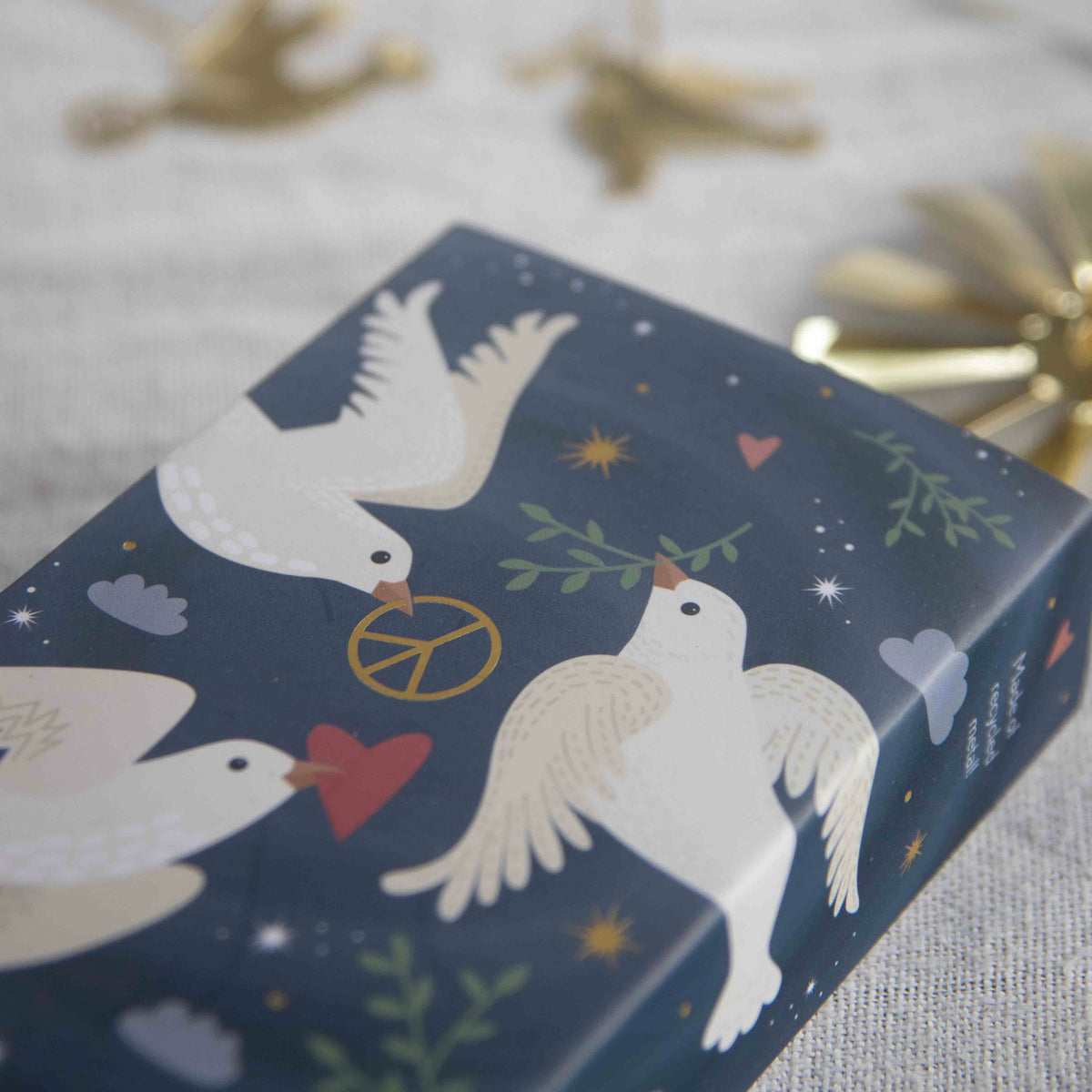 Pluto Design Engelspiel “Peace on Earth” | Weihnachtsdeko | Pluto Design