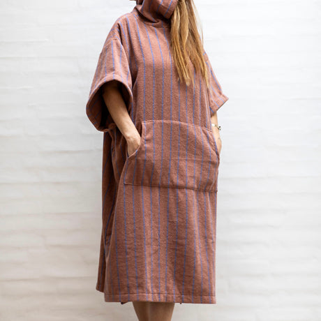 BONGUSTA Poncho „Naram Camel & Ultramarine L/XL“ | Entspannt drüberziehen | Bongusta