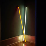 HAY Leuchte „Neon Tube Yellow“ | Sonnige LED-Röhre mit Retro-Vibes | HAY