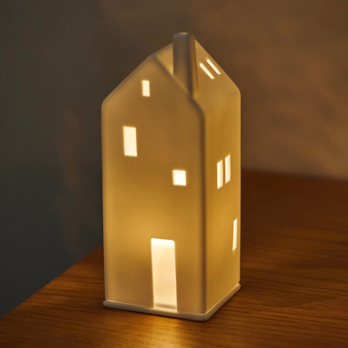 Lichthaus “Haus große Tür” | Porzellan Windlicht | räder