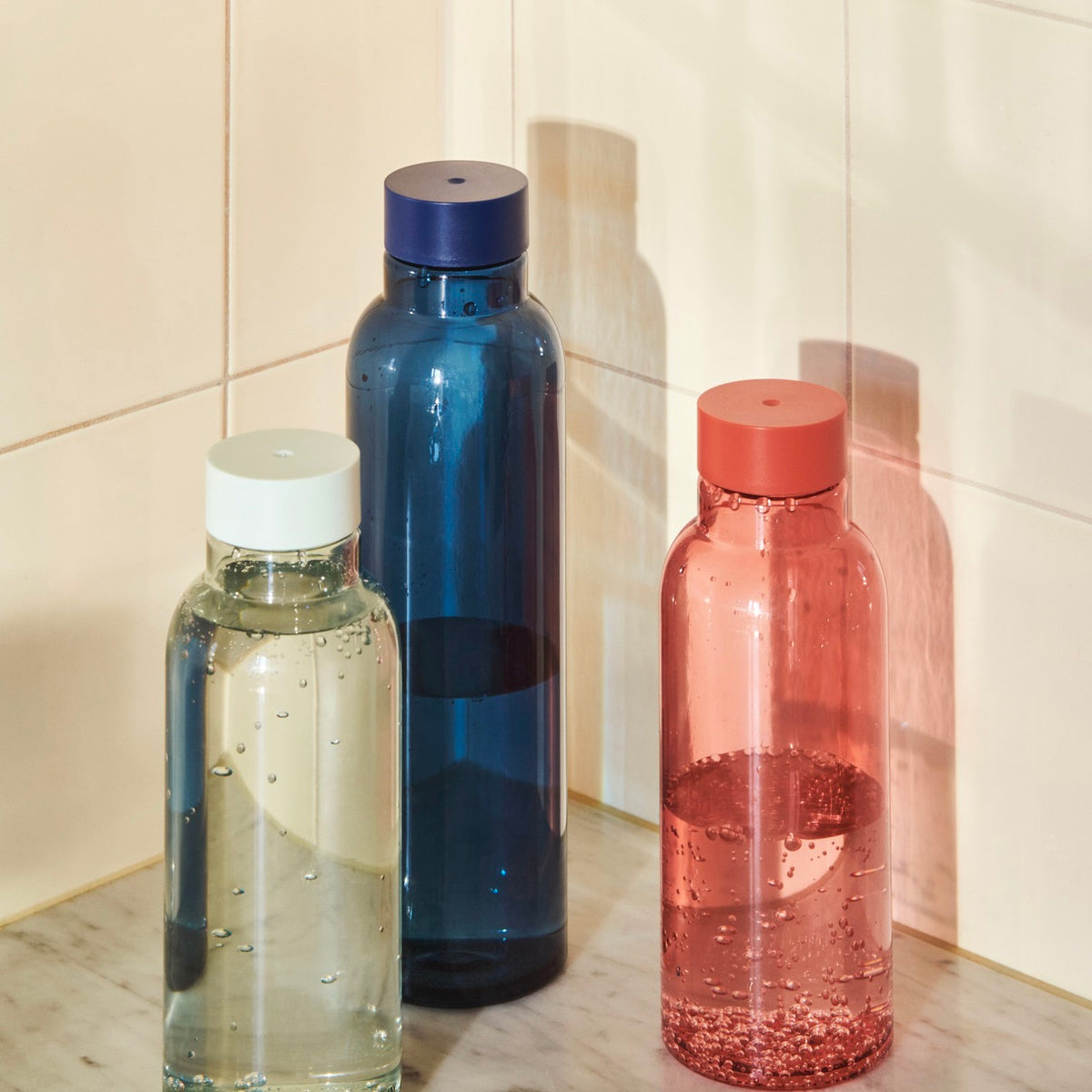 HAY Wasserflasche „Miz Dark Blue 0,72l“ | Schlank & stylisch | HAY