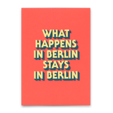 Deli Cards Postkarte "What happens in Berlin" | Besondere Karte mit Spruch
