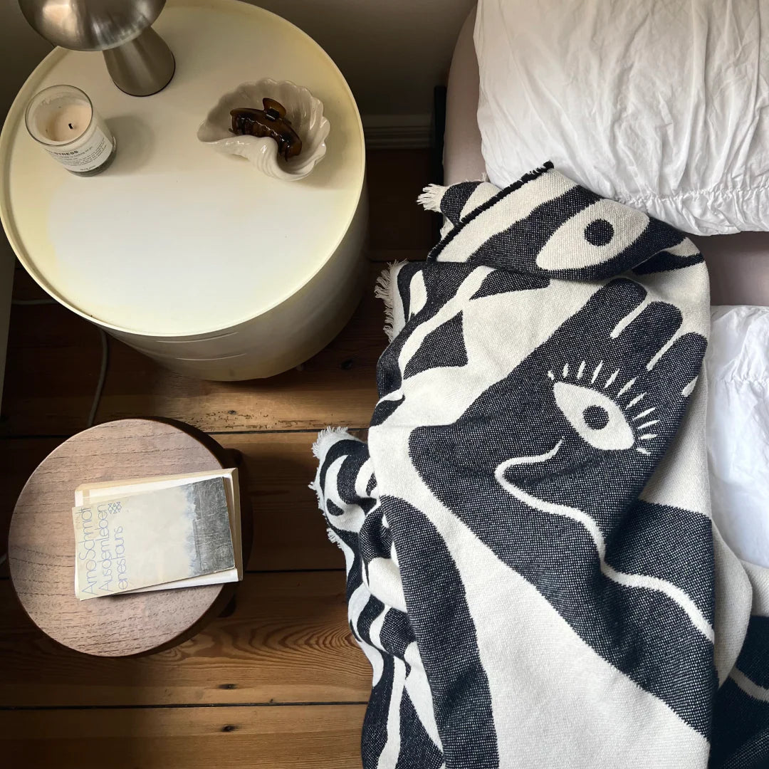 Klekks Decke „Klekks No. 26“ | Weiche Baumwolle mit grafischem Design | Klekks