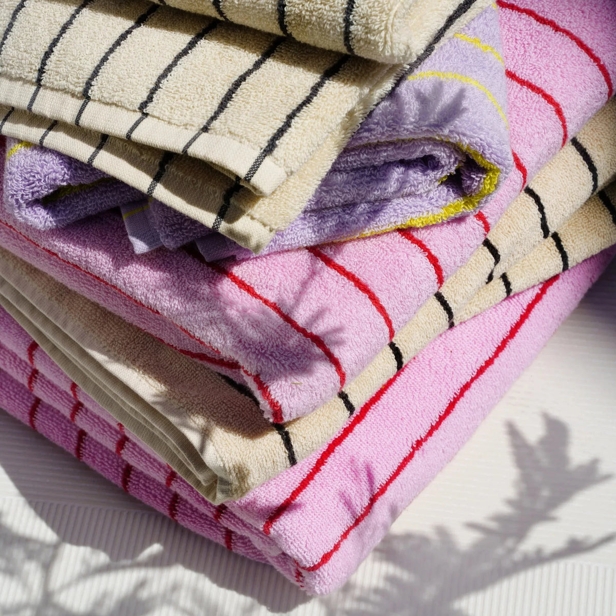 BONGUSTA Gästehandtuch Bongusta „Naram Baby Pink & Ski Patrol“ | Weich und farbenfroh
