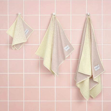 Maison Deux Badetuch “Gradient Buttergelb Rosa” 70x140 cm | Maison Deux