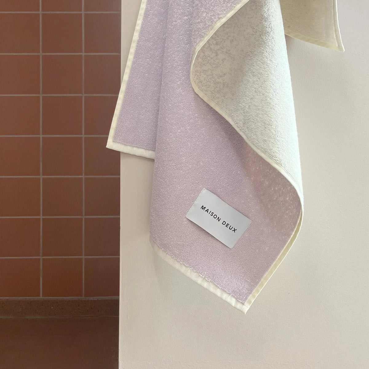 Maison Deux Badetuch “Gradient Lilac Vanilla” 70x140 cm | Maison Deux