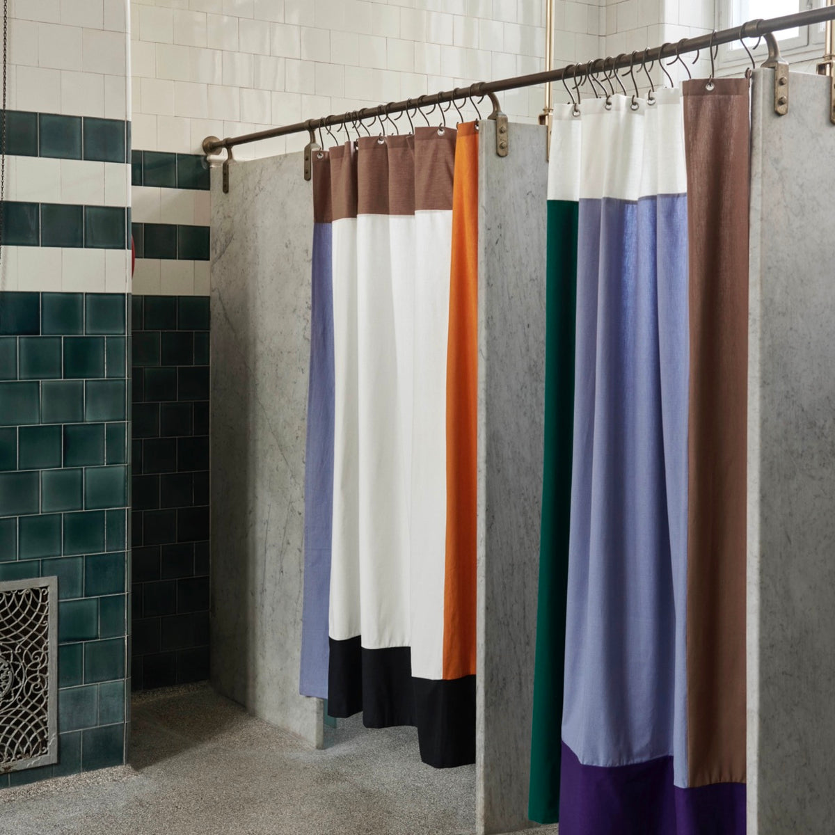 HAY Duschvorhang „Pivot Shower Curtain Cream“ | Weiches Farbspiel | HAY