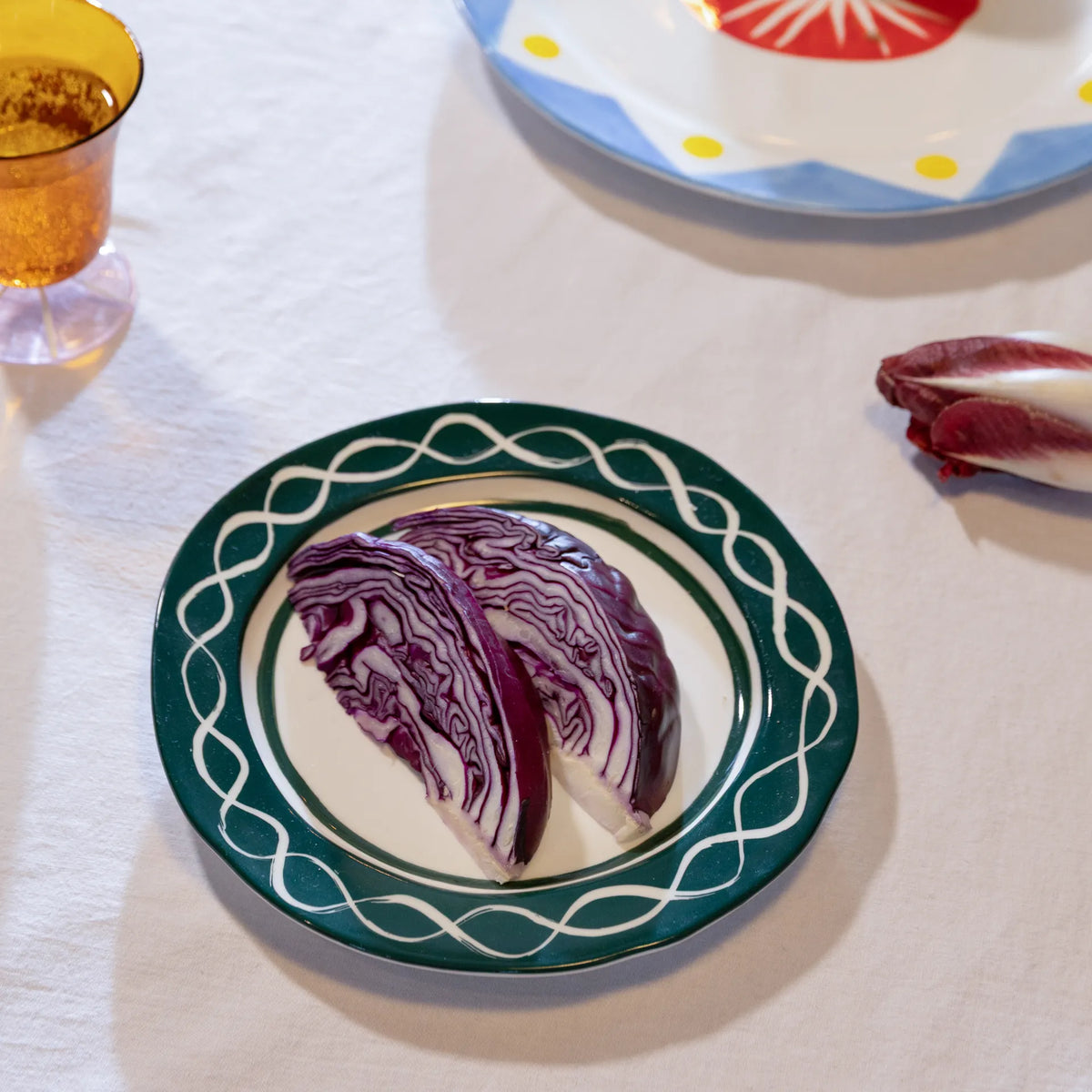 &Klevering Tellerset „Festivo Medium Green“ | 2er-Set mit Illustration | &Klevering
