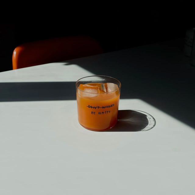 YAHYA Studio Trinkglas „Don't Worry Be Happy“ | Statement Glas | YAHYA Studio
