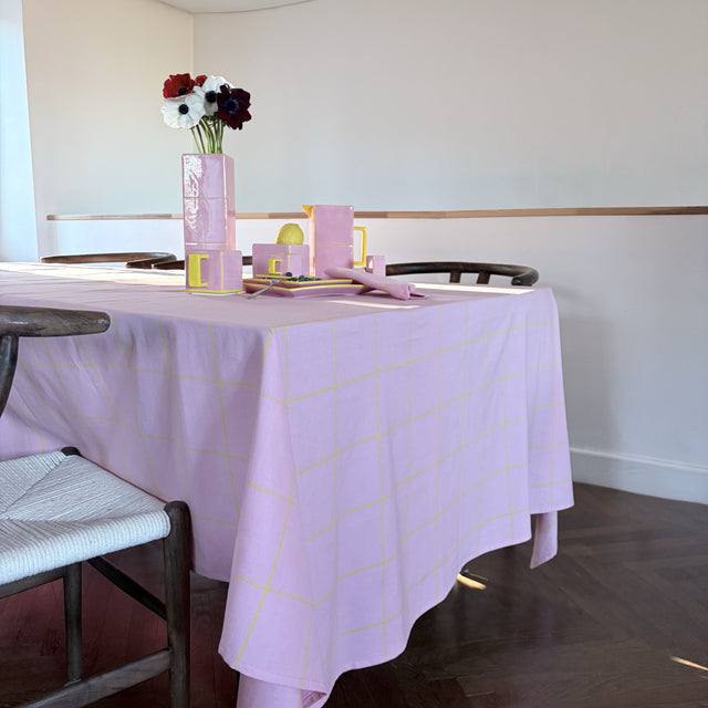 Table Machine Tischdecke “Tile” 300 x 150 cm Pink & Yellow | Großformat Design | Table Machine
