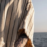 BONGUSTA Poncho „Naram Creme & Ink L/XL“ | Cool & komfortabel | BONGUSTA