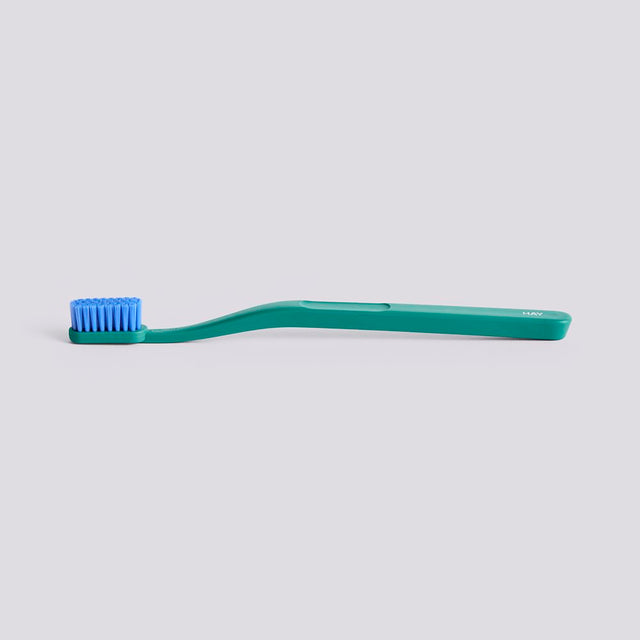 HAY Zahnbürste „Tann Pine Green & Blue“ | Frisch, farbig & funktional | HAY